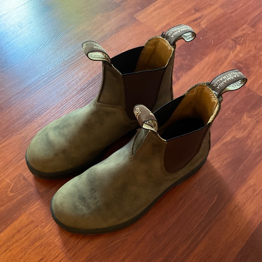 Like New Women’s Blundstones